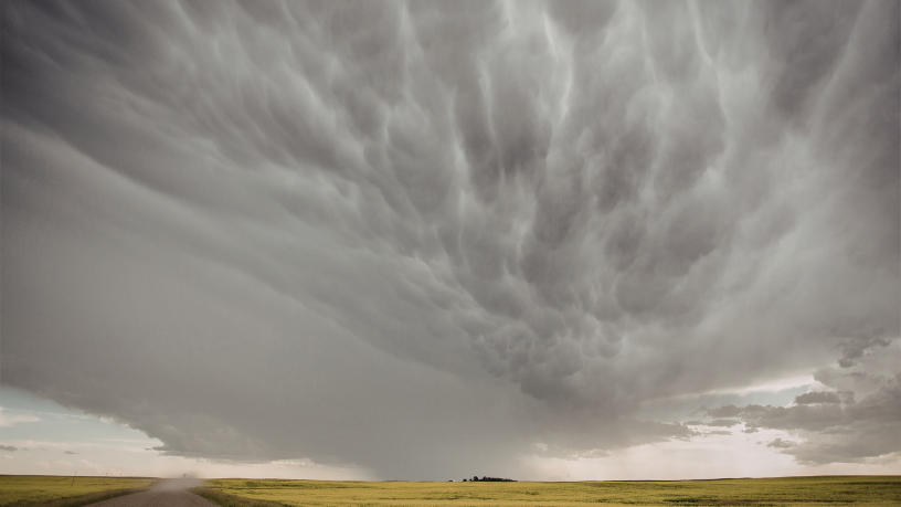 Fuertes tormentas azotan Estados Unidos con nieve, vientos y riesgo de tornados